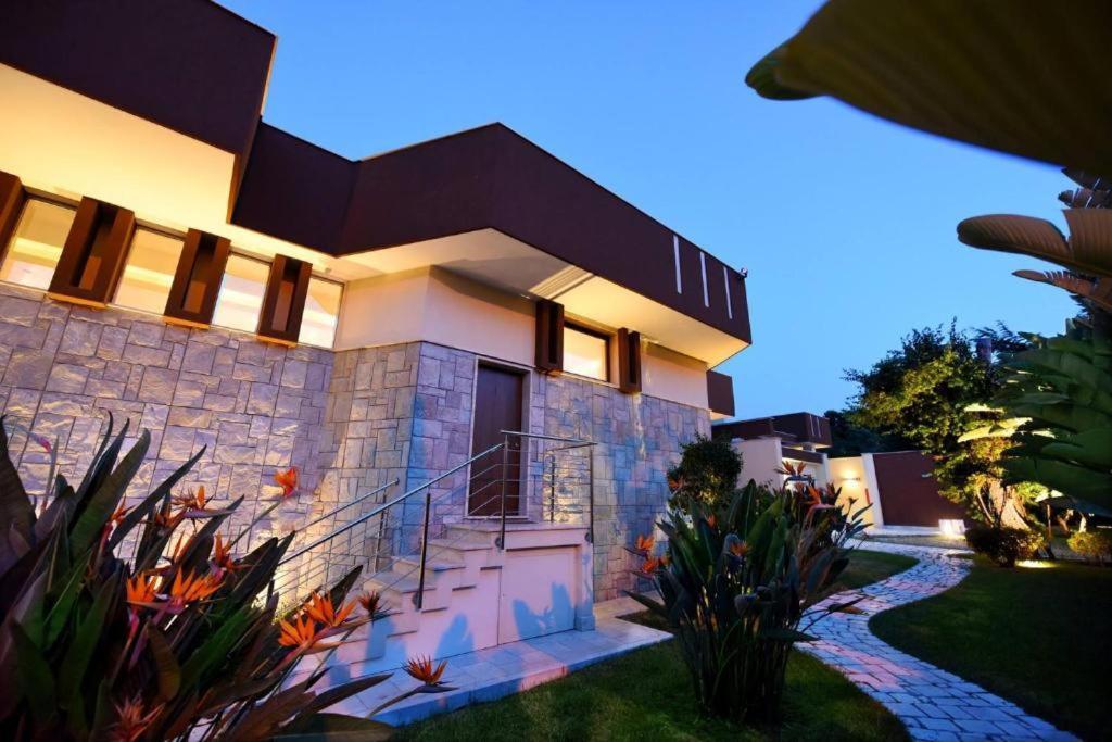 Colonna Rooms & Apartment ตรานิ ภายนอก รูปภาพ