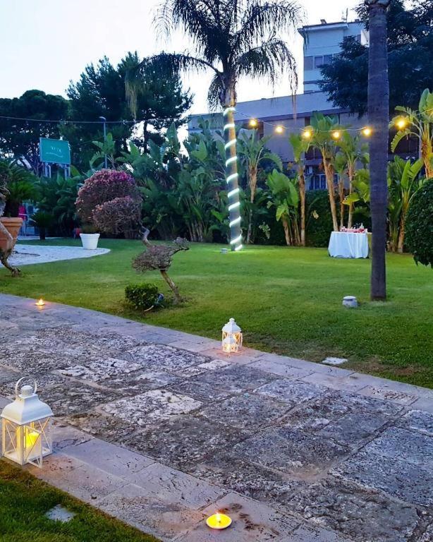 Colonna Rooms & Apartment ตรานิ ภายนอก รูปภาพ