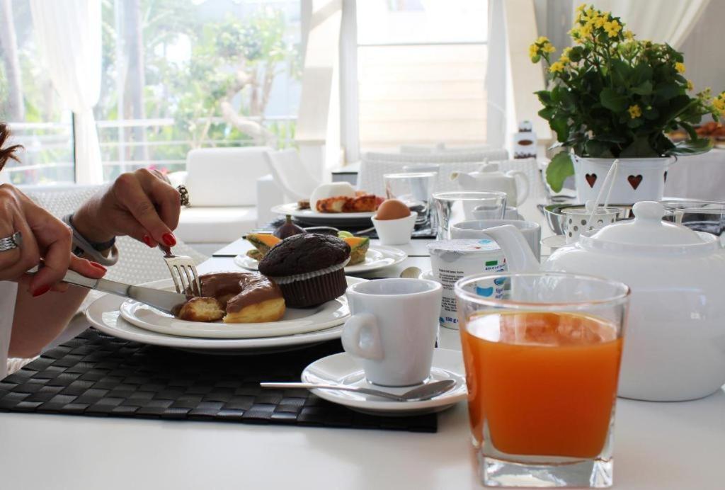 Colonna Rooms & Apartment ตรานิ ภายนอก รูปภาพ