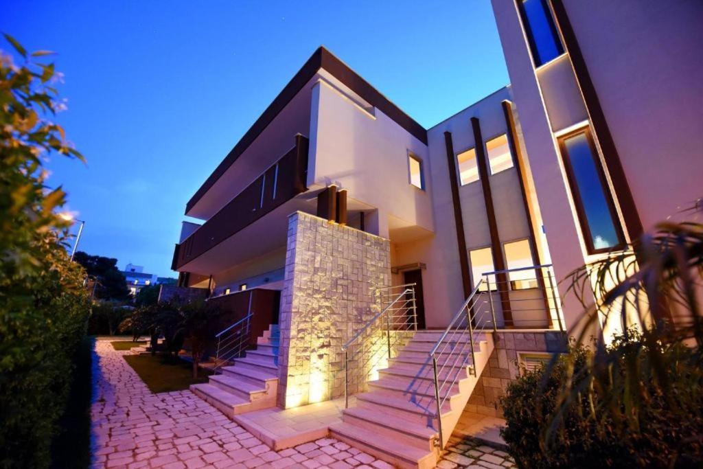 Colonna Rooms & Apartment ตรานิ ภายนอก รูปภาพ